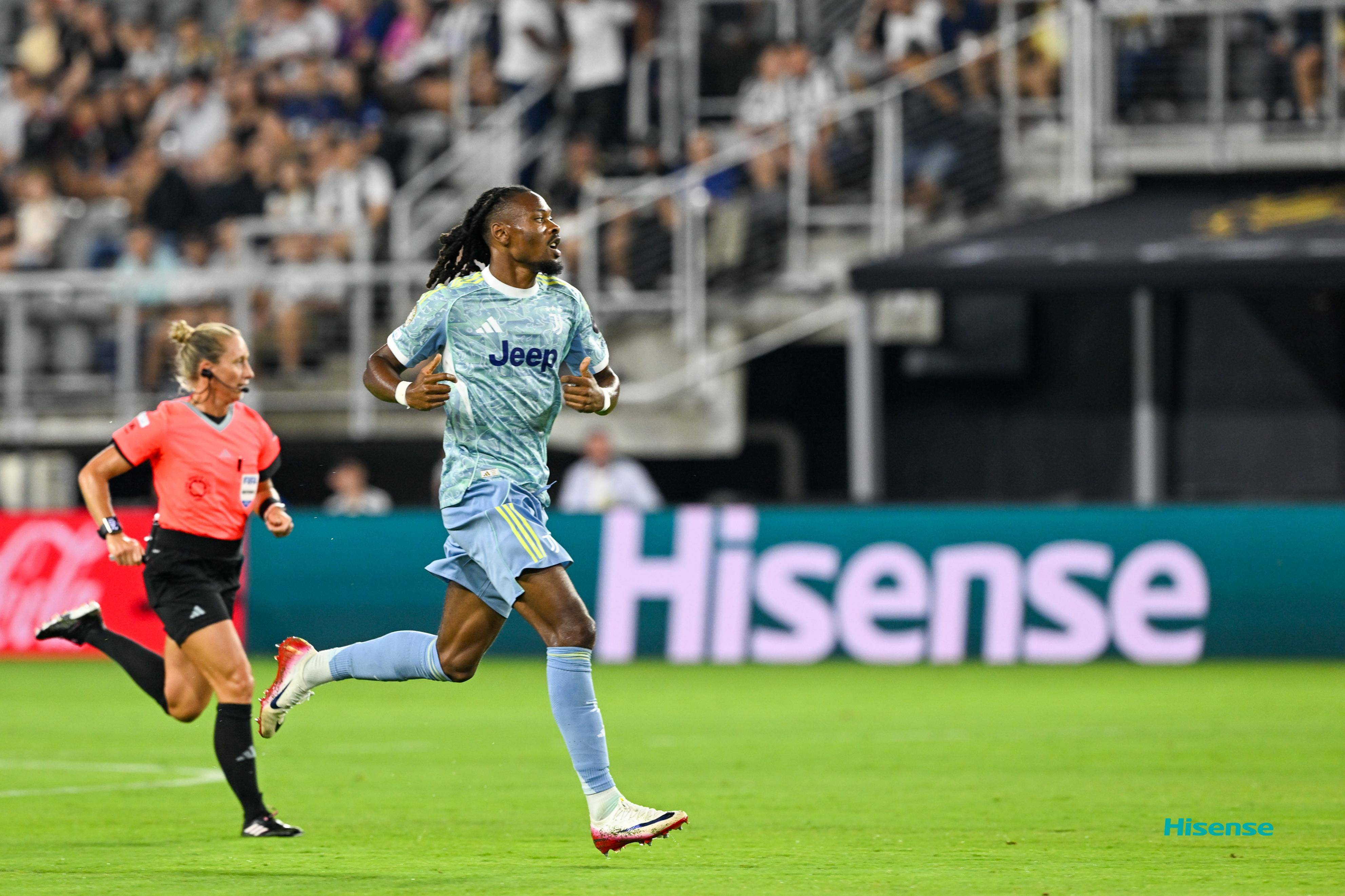 爱游戏娱乐-勒沃库森横扫尤文，库尔图瓦关键制胜