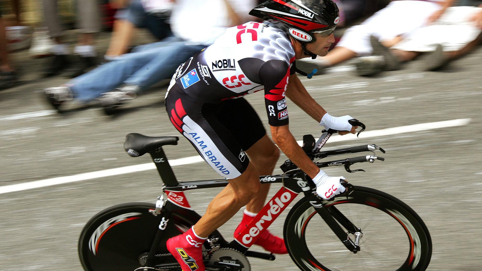 欧冠半决赛焦点战，老鹰用窒息防守锁死猛龙，战术博弈铸就经典