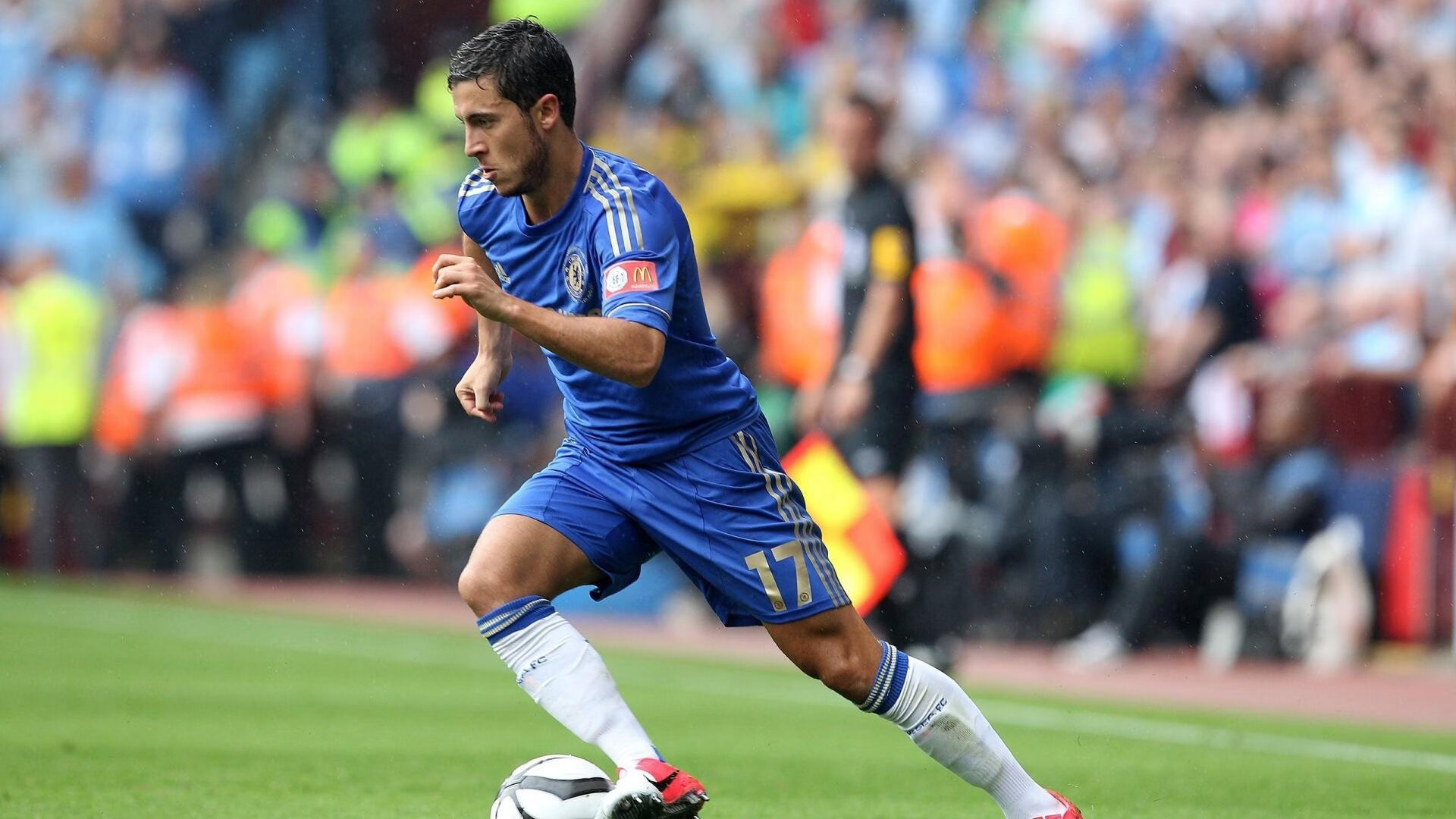 当F1引擎轰鸣时，坎特在绿茵场完成终极超车