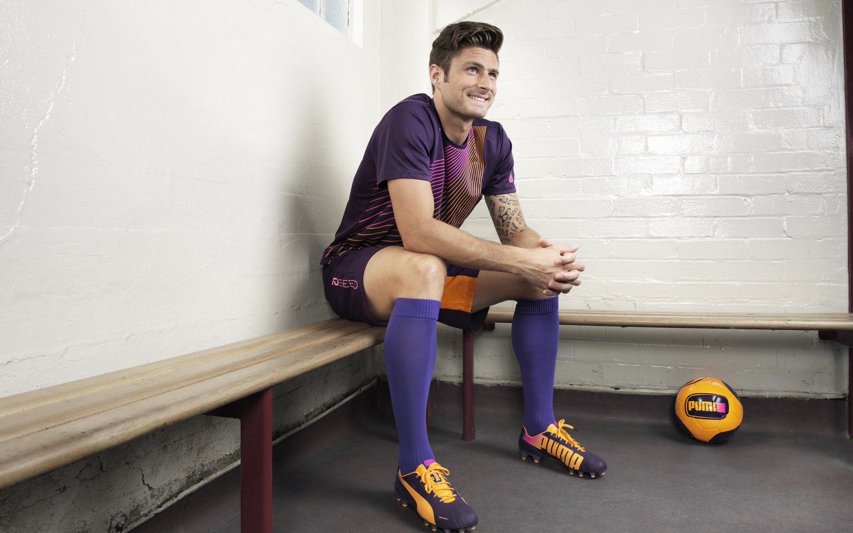 爱游戏下载-西决生死战之夜，利拉德关键战不手软，撕裂之城的心脏在燃烧